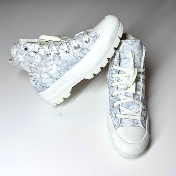 Converse Women’s Chuck Taylor All Star Lugged High Top Gray Platform Shoe Size-7 - Picture 2 of 9